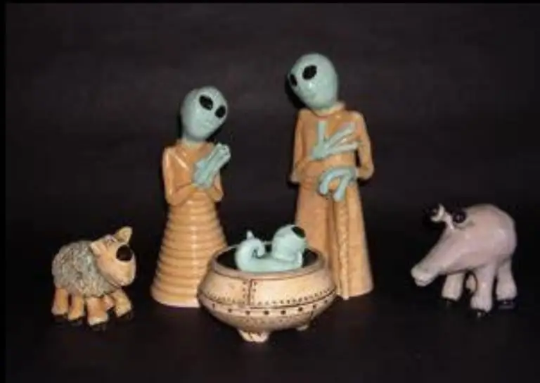 Dark Devotional: Можем ли мы любить пришельца?