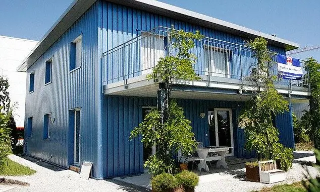 Около 16% свидетельств о смерти людей, которым помогли организации, выступающие за право на смерть в Швейцарии, такие как Dignitas (на фото), не указывали основную причину смерти. - предполагая, что они «устали от жизни»