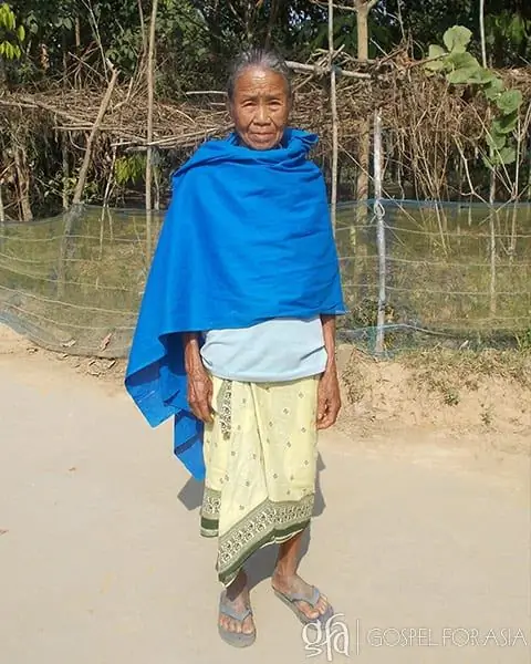 Евангелие для Азии, основанное доктором К. П. Йоханнан: Обсуждая 71-летнюю вдову Бхранти, опасность малярии и раздачу Евангелия в дар с москитными сетками для Азии, обеспечивающую защиту от малярии