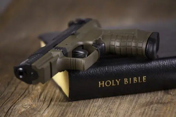 Pistol Packin 'Jesus: ответ Шейну Клэйборну