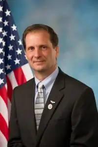 Представитель Крис Стюарт