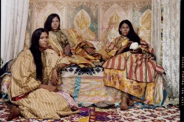 Лалла Эссайди (Марокко) Возвращение в гарем. Предоставлено художником и галереей Эдвинн Хоук, Нью-Йорк. Источник