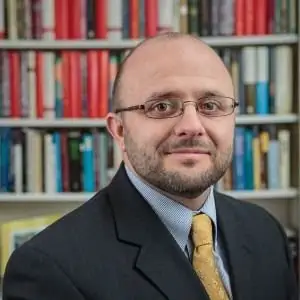 Доктор Джейсон Кокер является полевым координатором Кооперативного баптистского братства Миссисипи. Ранее он служил старшим пастором Уилтонской баптистской церкви в Уилтоне, штат Коннектикут