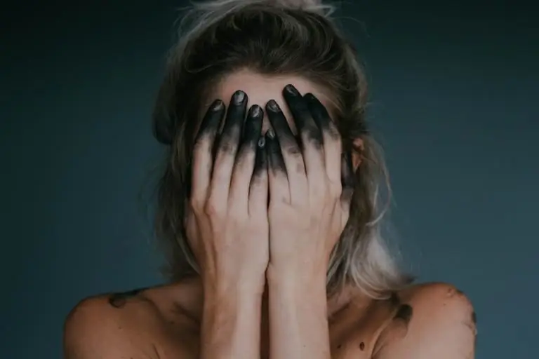 5 причин, по которым люди, склонные к суициду, не обращаются за помощью