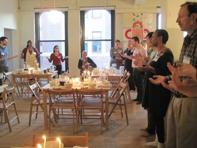 От Dinner Church до Neighborhood Hub, создание сообщества через работу бок о бок
