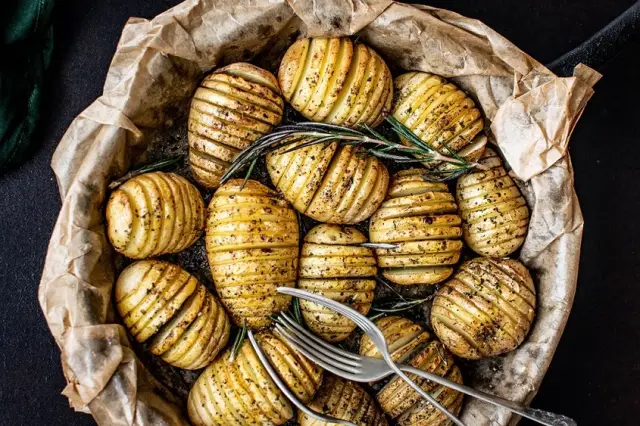 Лодочки из кабачков с салатом из кускуса