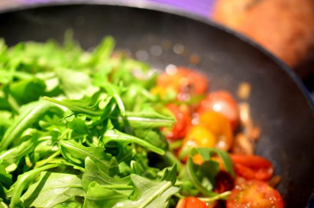 Ваш тертый сыр пармезан может содержать древесину