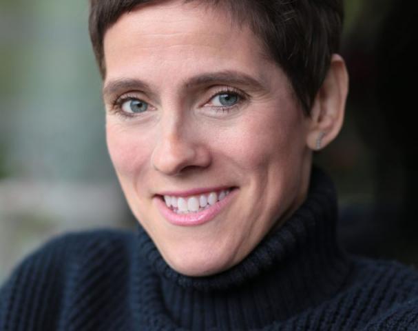 Мама создает куклу для девочек, чтобы помочь ей принять ее родимое пятно