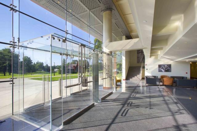 С помощью одного доброго закона помощник школьного автобуса мгновенно снимает беспокойство 18-летнего ребенка с аутизмом