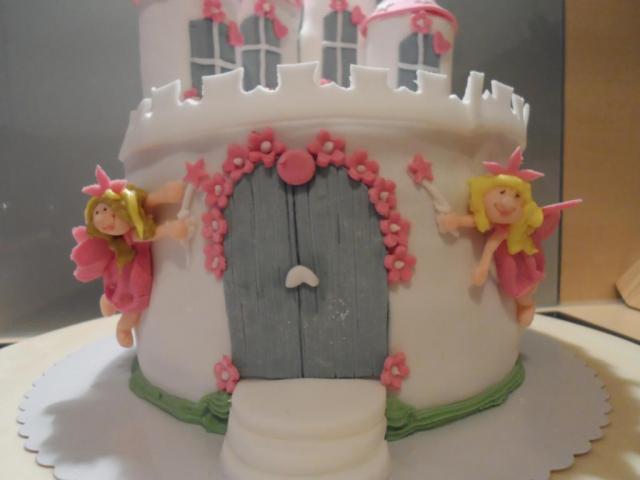 Моей дочери, которая потратила 8 лет на марш за равенство