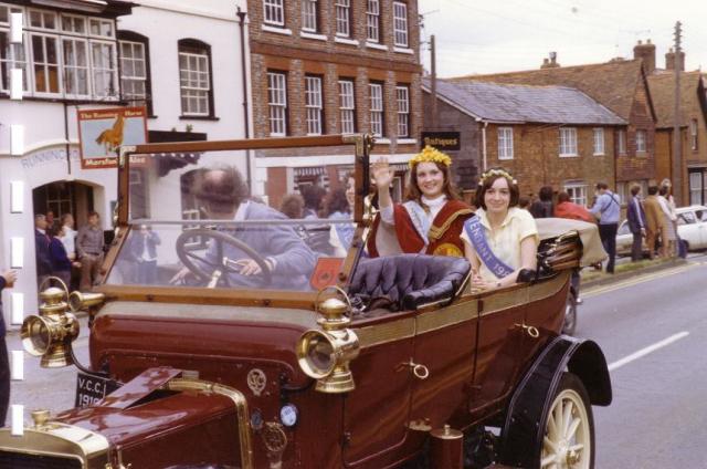 Ник Денбоу поделился эпической запиской своей мамы, забаняющей всех в гостиной до «После Дня благодарения»