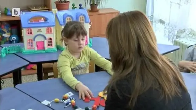 Городской ребенок учится водить