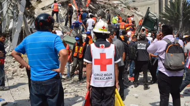 Крупный план землетрясения магнитудой 7,0, которое произошло сегодня на Аляске