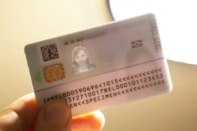 Политические ярлыки, политическая идентичность и предвзятость