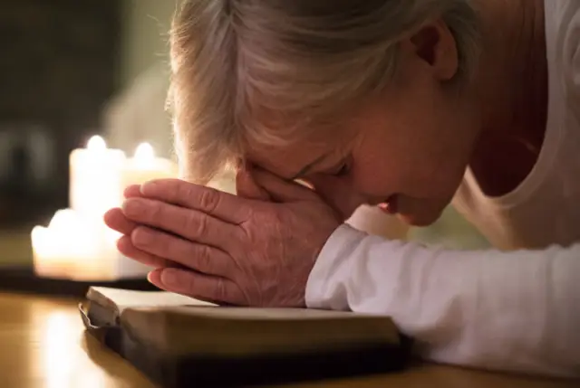 Женщины более религиозны, чем мужчины?