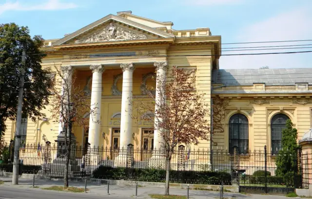 Кто учит учителей?