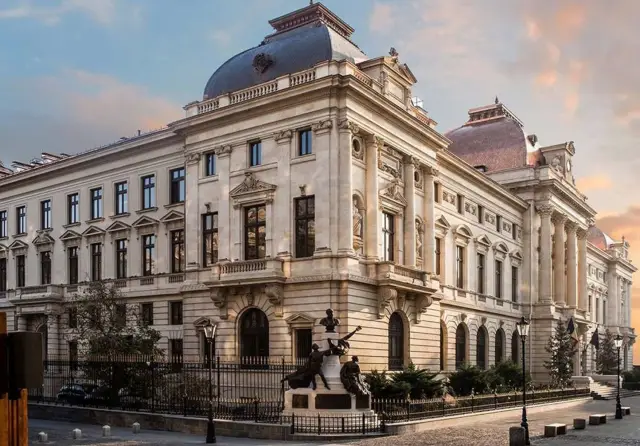 Отстающие формы данных Страшная денежно-кредитная политика