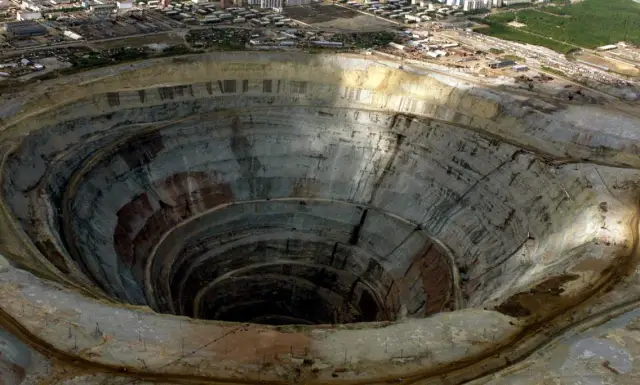 Можем ли мы создать бездонную яму на Земле?