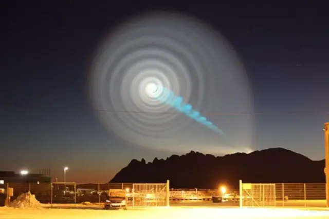 Загадочный свет вокруг недавно формирующейся звезды; Вот что астрономы думают, что это означает