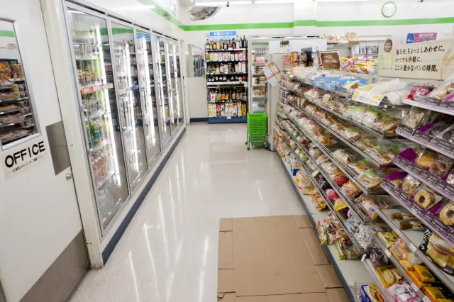 Скоро в продаже: магазин, в котором продаются продукты с истекшим сроком годности