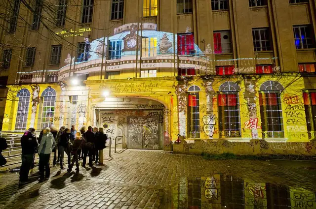 В ночном клубе Сингапура установили тест на опьянение с помощью писсуара