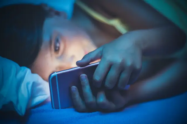 Почему синий свет может быть так же хорош, как кофе за рулем