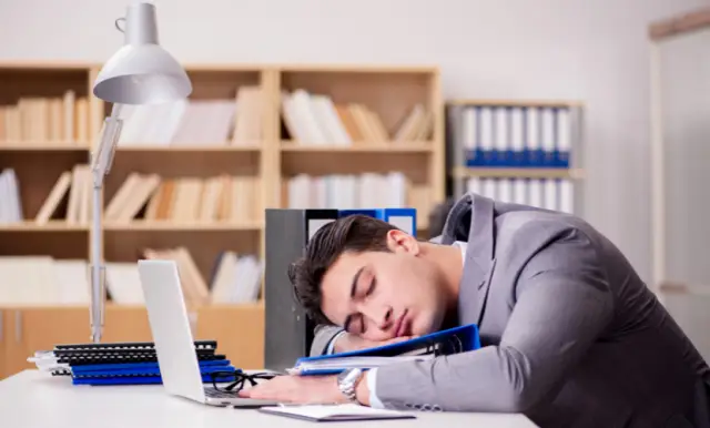 Недостаток сна заставляет ваш мозг поедать себя, показывают новые исследования