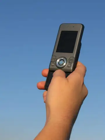 Зарядите сотовый телефон водой