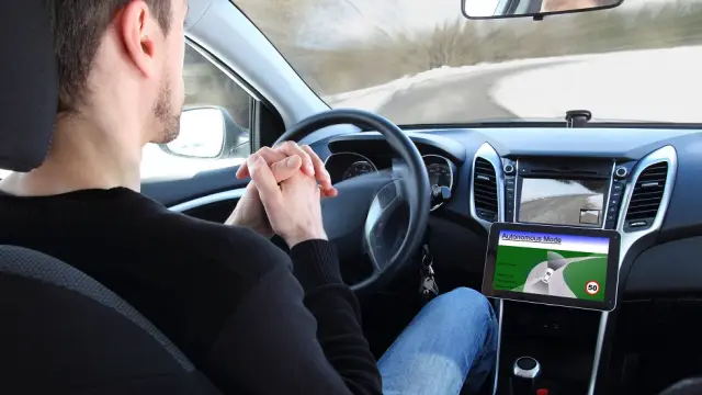 Будущее за автомобилями со смартфонами