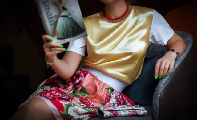 Юбки становятся короче, когда богатство уменьшается?