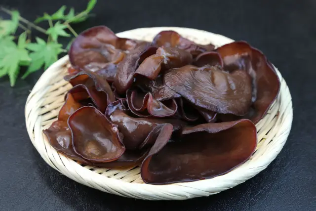 Нож из закаленного дерева в три раза острее столового ножа