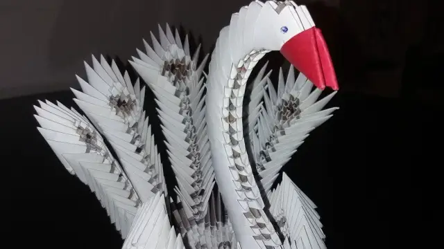 Робот трансформирует форму, используя материал, вдохновленный оригами