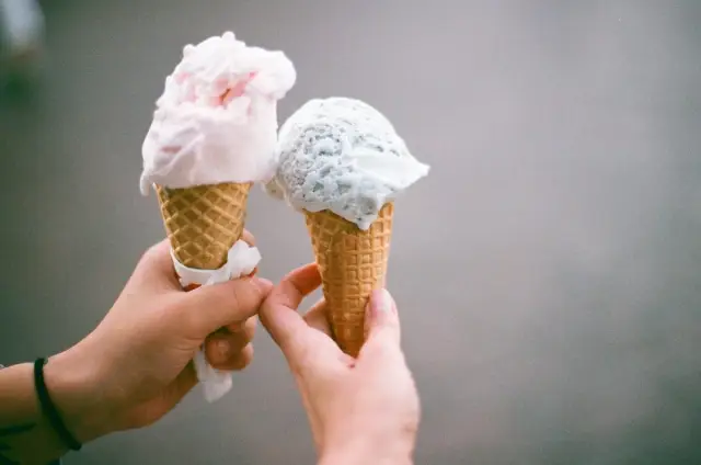 Разница между преследованием и противоречием