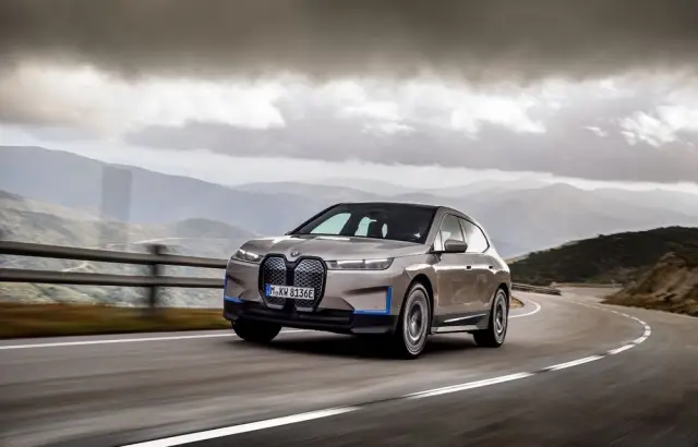 Мы могли бы собрать дополнительные 700 миллионов долларов, дав ураганам лучшие названия