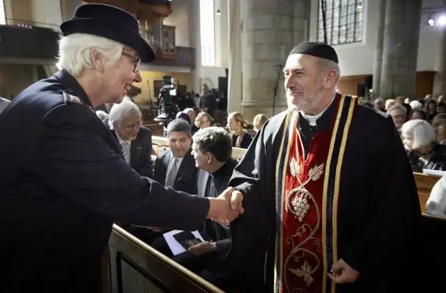 Один священник меняет мир к лучшему